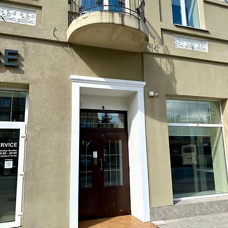 Apartments In The City Center, Near A Theatre, Zlata Plaza リウネ エクステリア 写真
